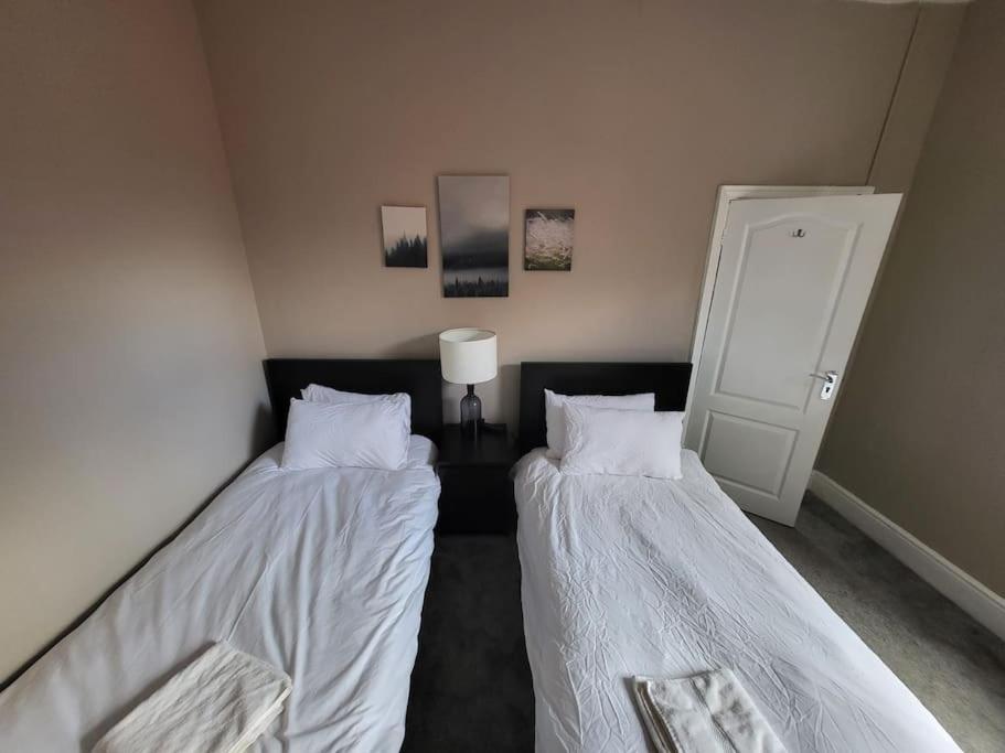 Appartement 4 Bedroom House, 8 Min To City! *