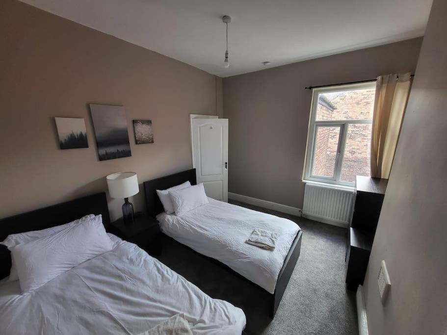 Appartement 4 Bedroom House, 8 Min To City! *