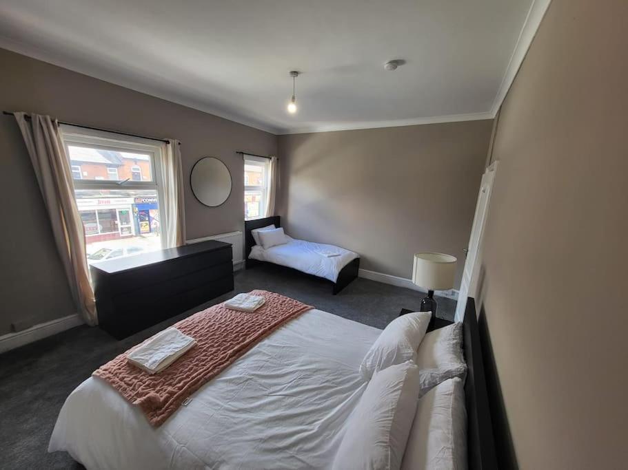 Appartement 4 Bedroom House, 8 Min To City! Manchester