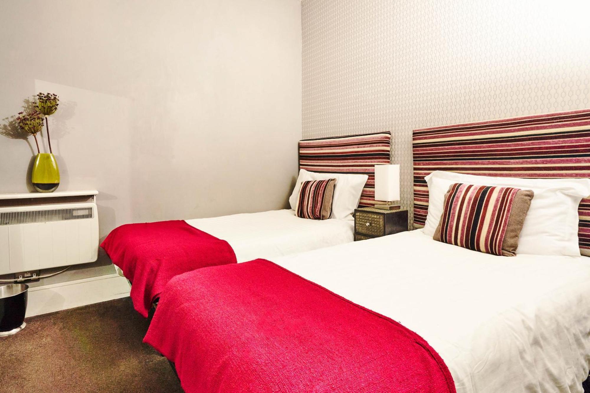 Bed & Breakfast Lushpads
