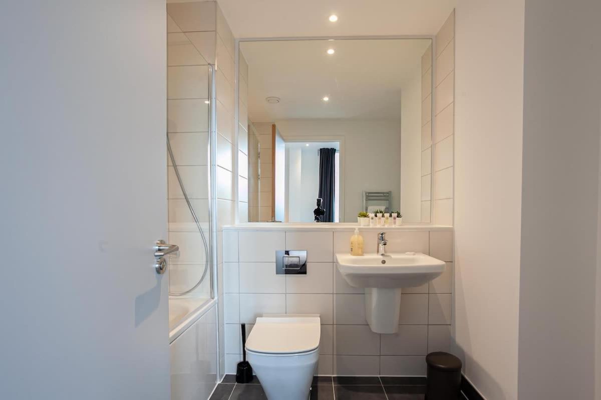 Spacious 2 Bed In *