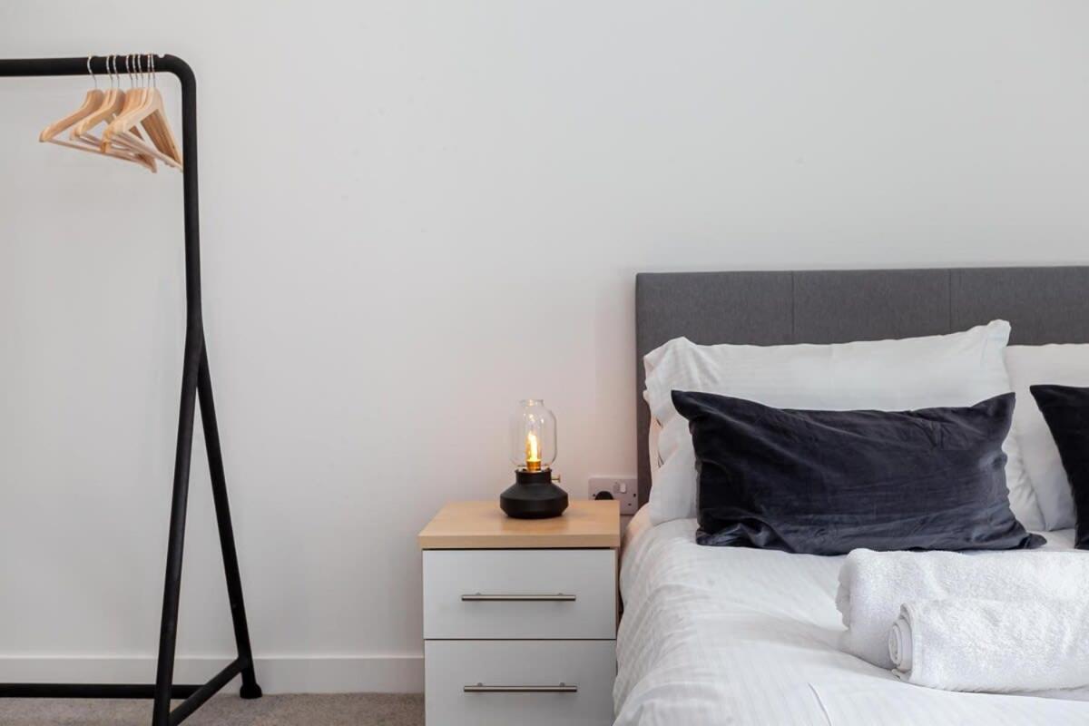 Spacious 2 Bed In Apartment Manchester