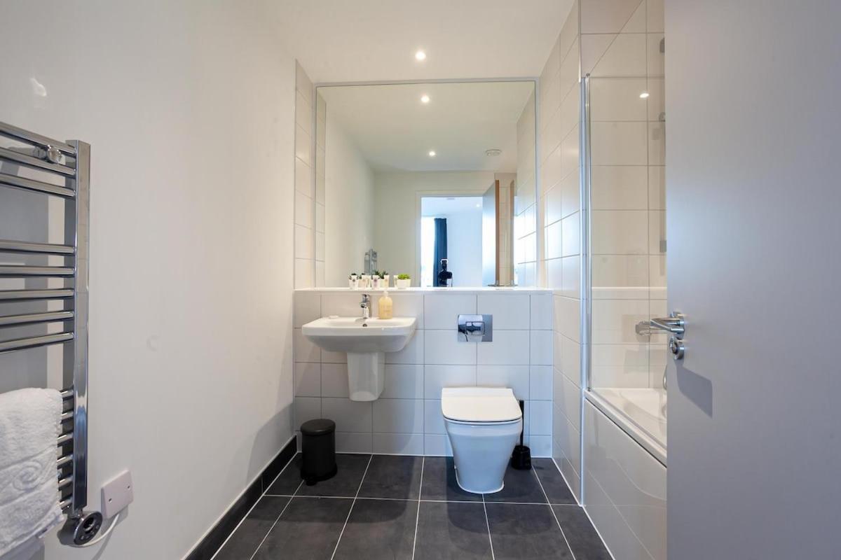 Apartment Spacious 2 Bed In *