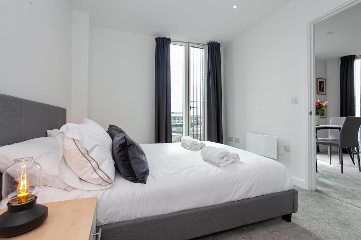 Spacious 2 Bed In *