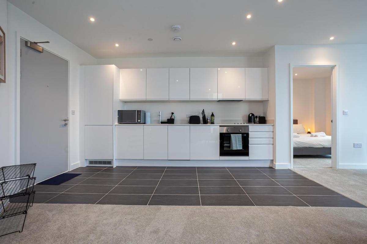 Spacious 2 Bed In Apartment Manchester