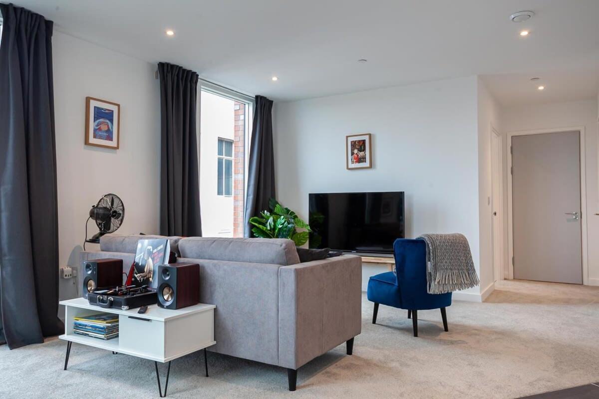 Spacious 2 Bed In Apartment