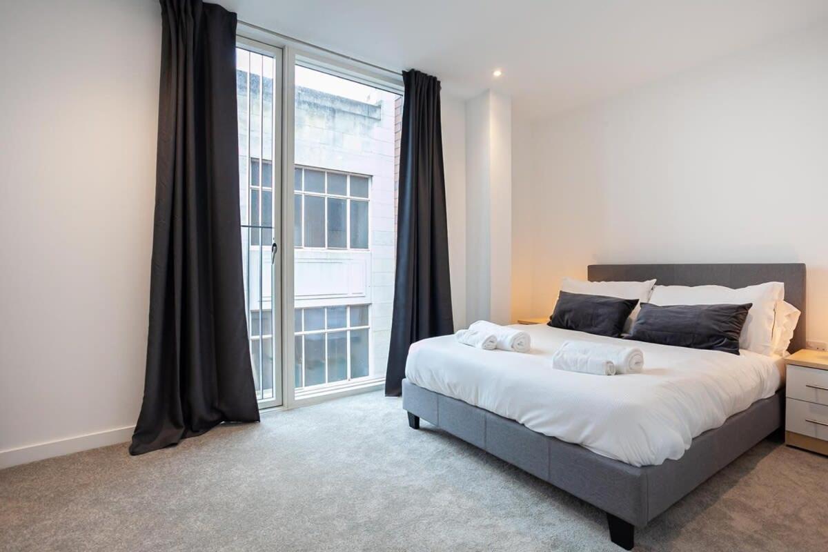 Apartment Spacious 2 Bed In *