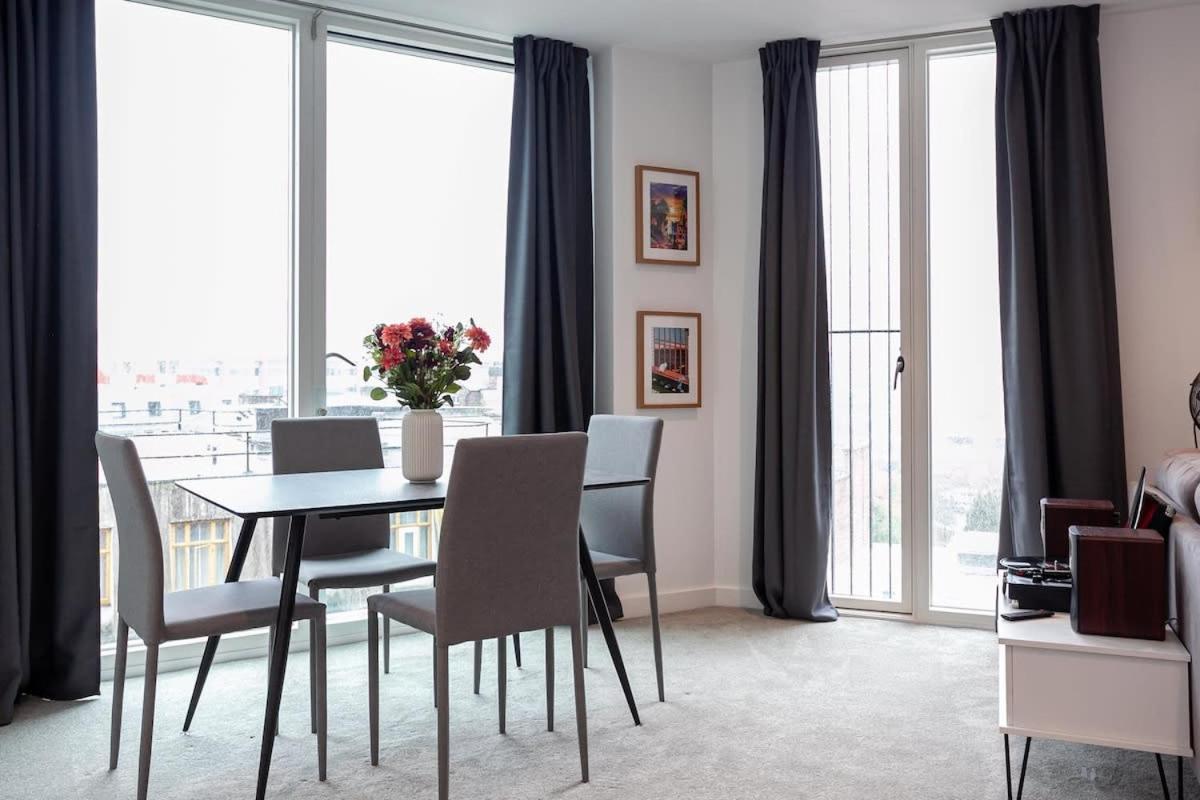 Apartment Spacious 2 Bed In Manchester