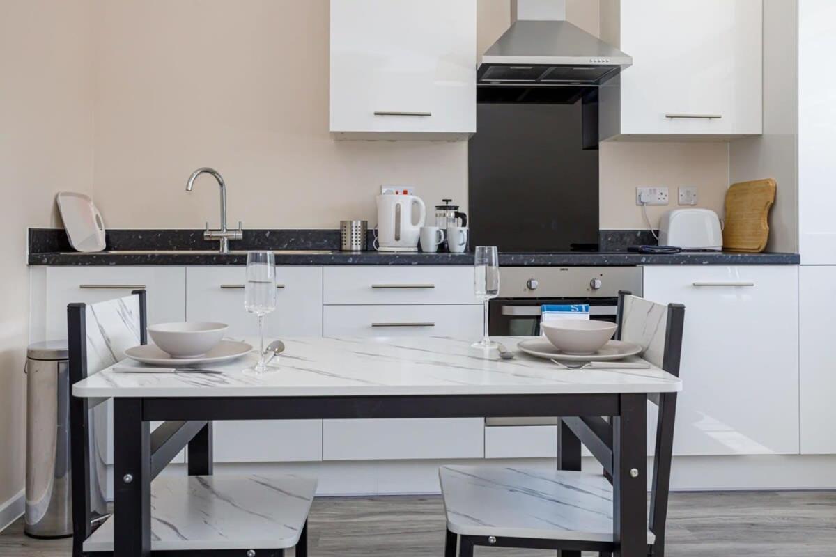 Apartment Bright & Spacious 1 Bedroom *