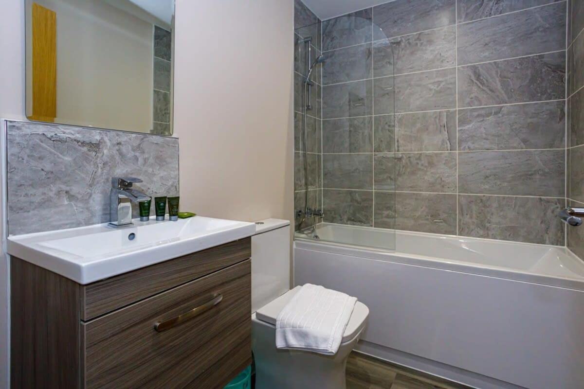Bright & Spacious 1 Bedroom
