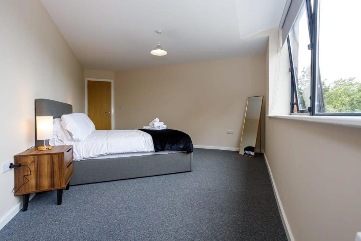Stylish And Bright 2 Bedroom Apartment Manchester