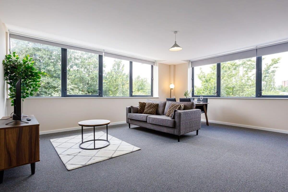Stylish And Bright 2 Bedroom Manchester