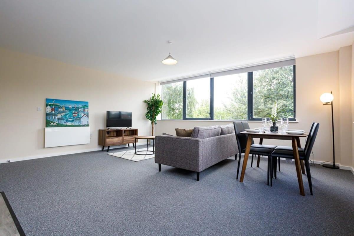 Stylish And Bright 2 Bedroom Apartment Manchester