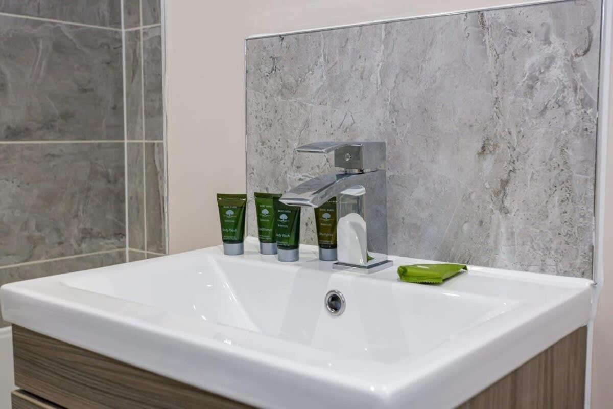 Stylish And Bright 2 Bedroom Manchester