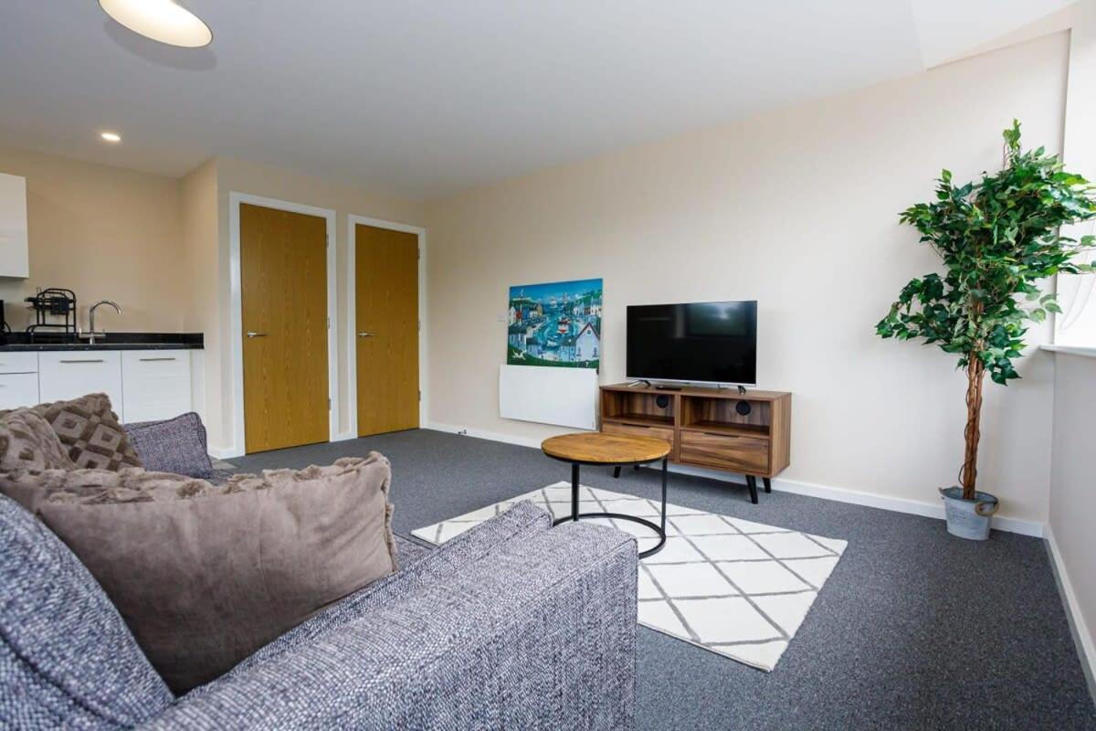 Apartment Stylish And Bright 2 Bedroom *