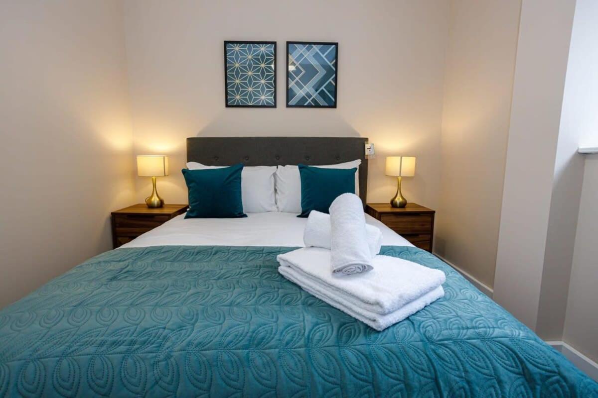 Modern 1 Bedroom Apartment, *