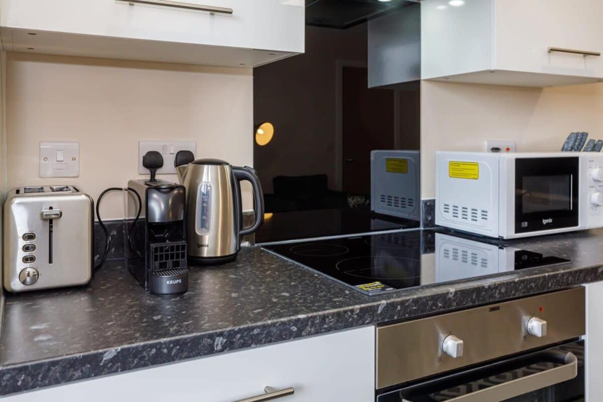 Modern 1 Bedroom Apartment,
