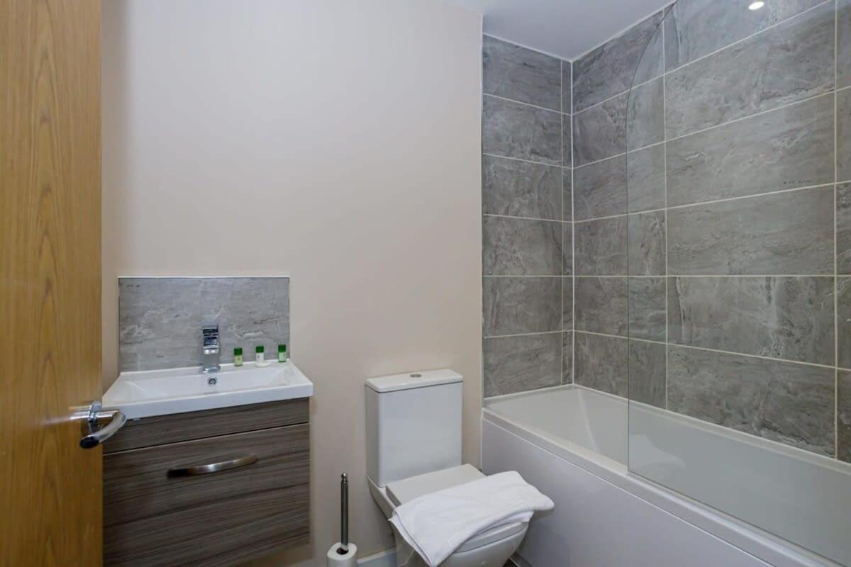 Modern 1 Bedroom Apartment, Apartment