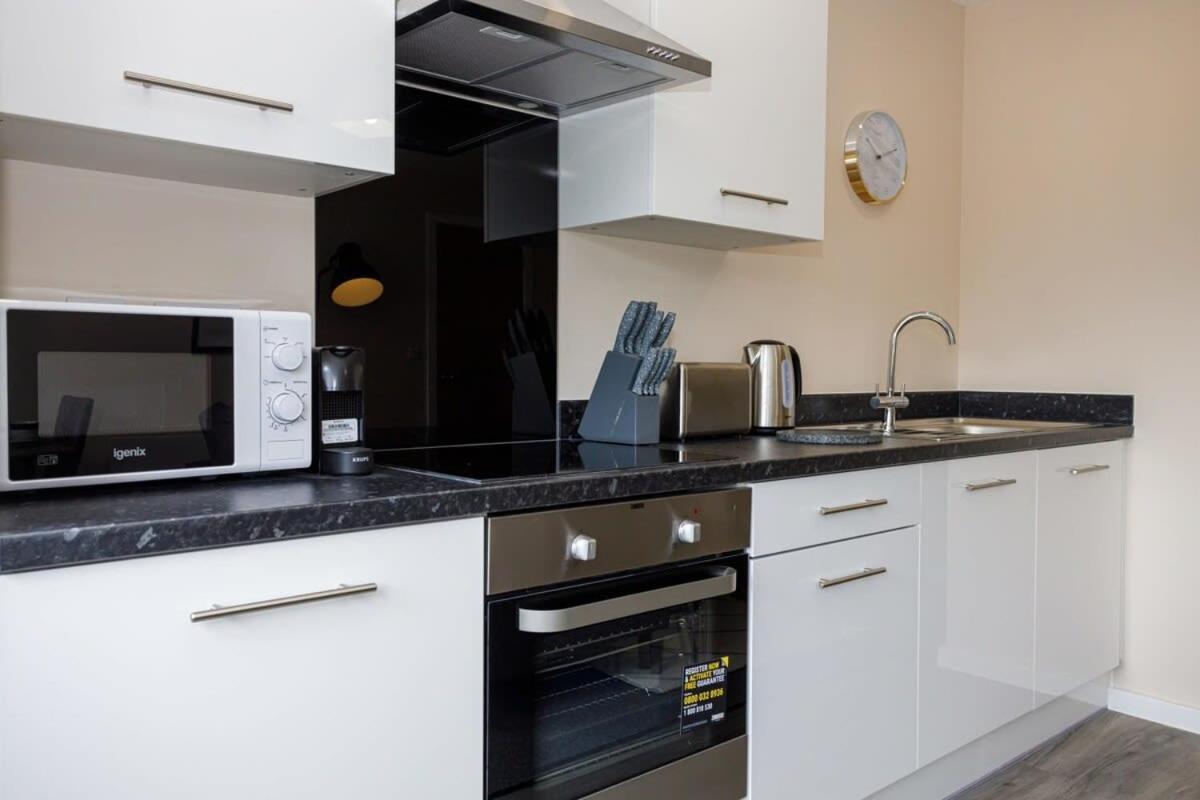 Modern And Stylish 1 Bed Apartment *