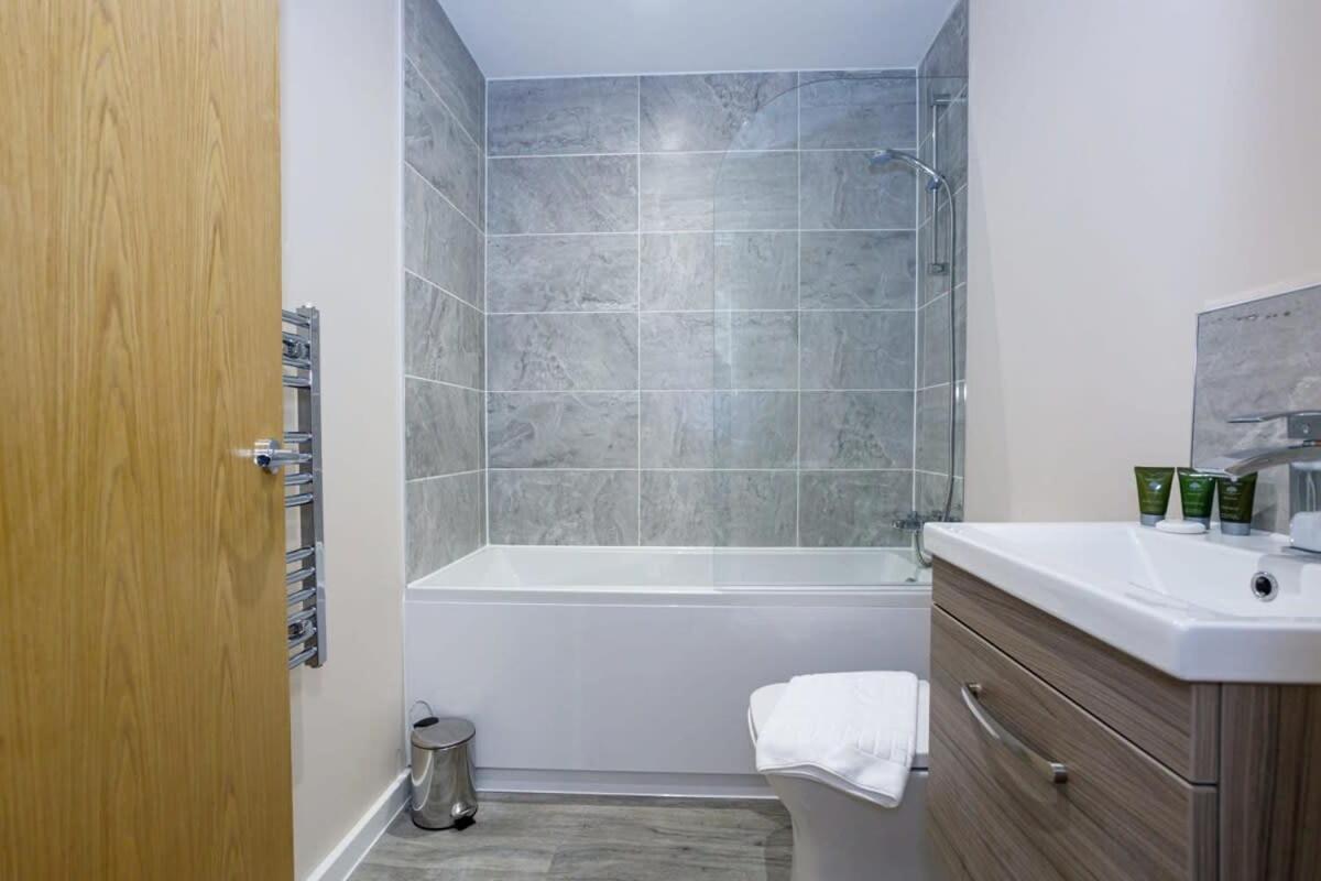 Modern And Stylish 1 Bed Appartement *