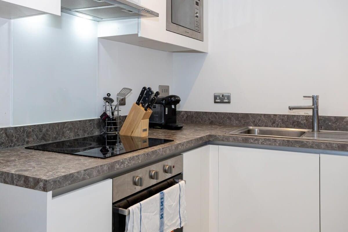 Smart 1 Bedroom In Salford Apartment Manchester