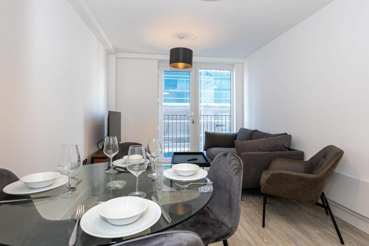 Smart 1 Bedroom In Salford Manchester
