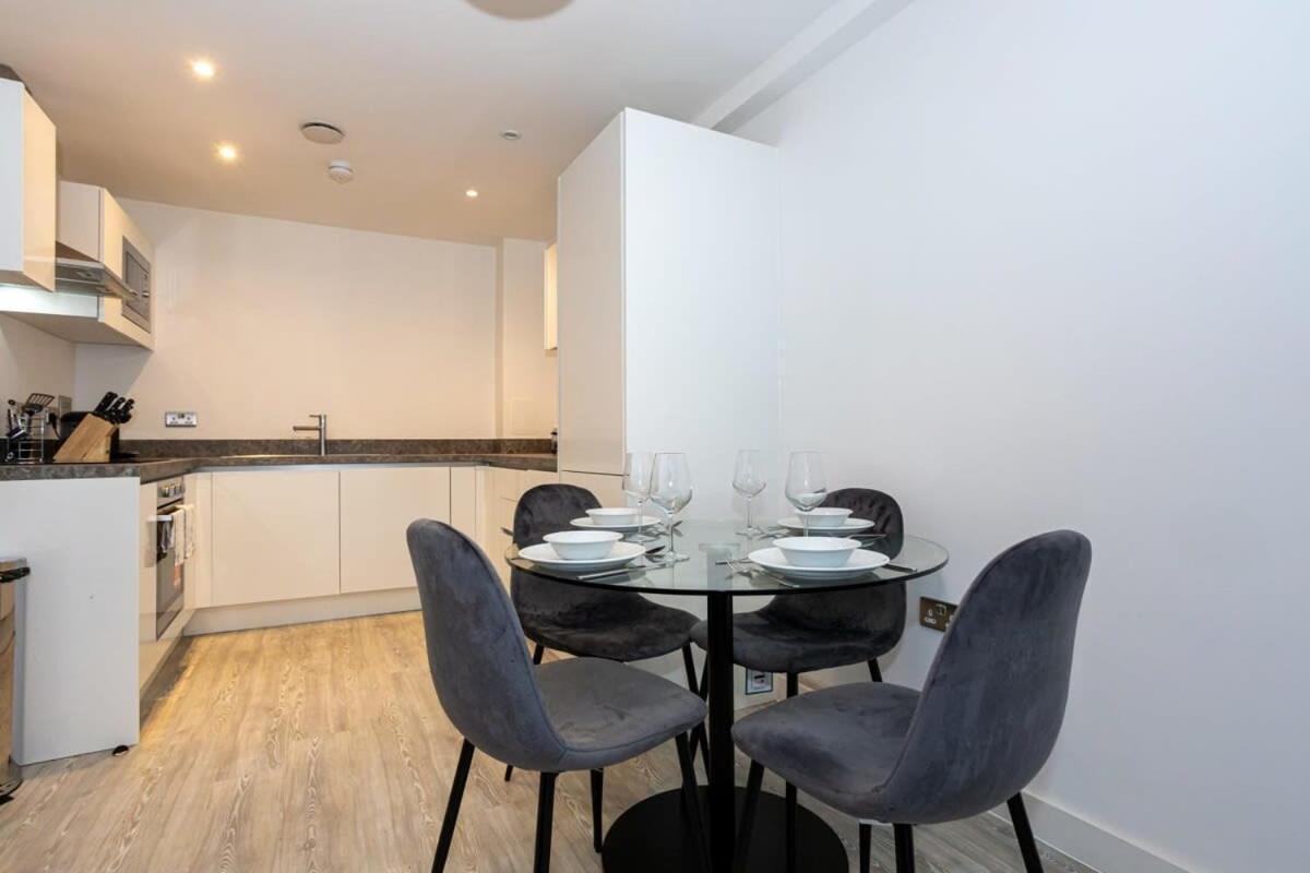 Smart 1 Bedroom In Salford Manchester