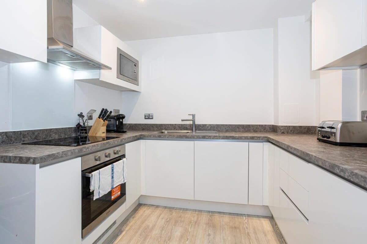 Smart 1 Bedroom In Salford *