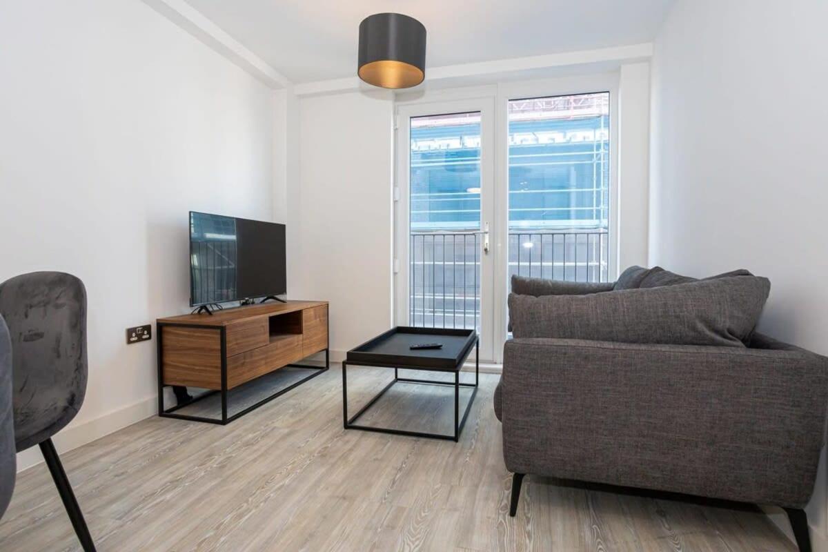 Smart 1 Bedroom In Salford * Manchester