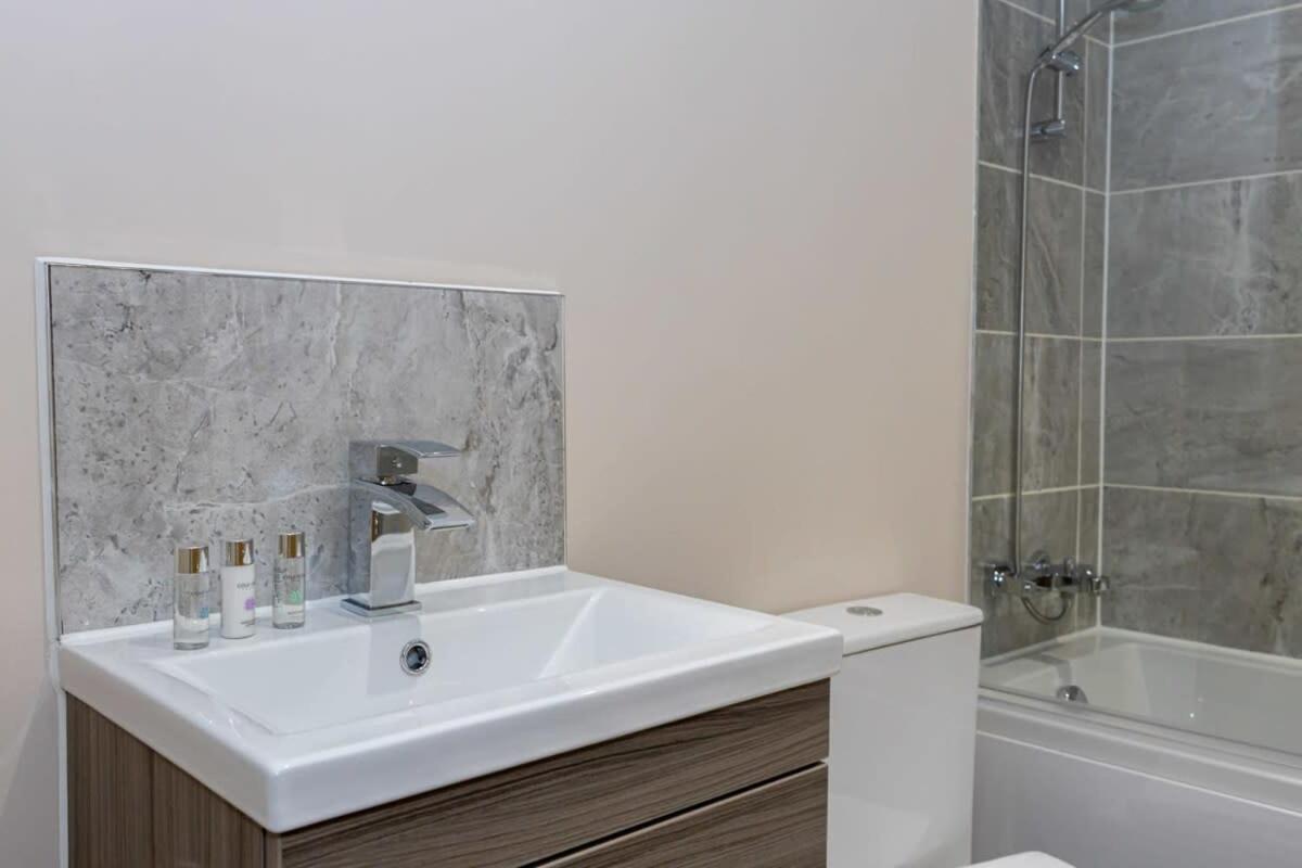 Apartment Modern & Bright 1 Bedroom Salford *