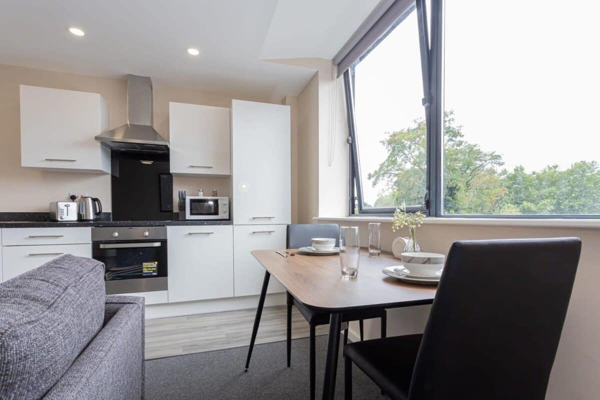Modern & Bright 1 Bedroom Salford *