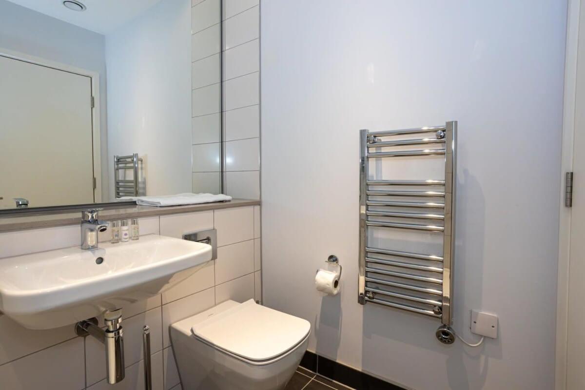 Stunning 2 Bedroom *