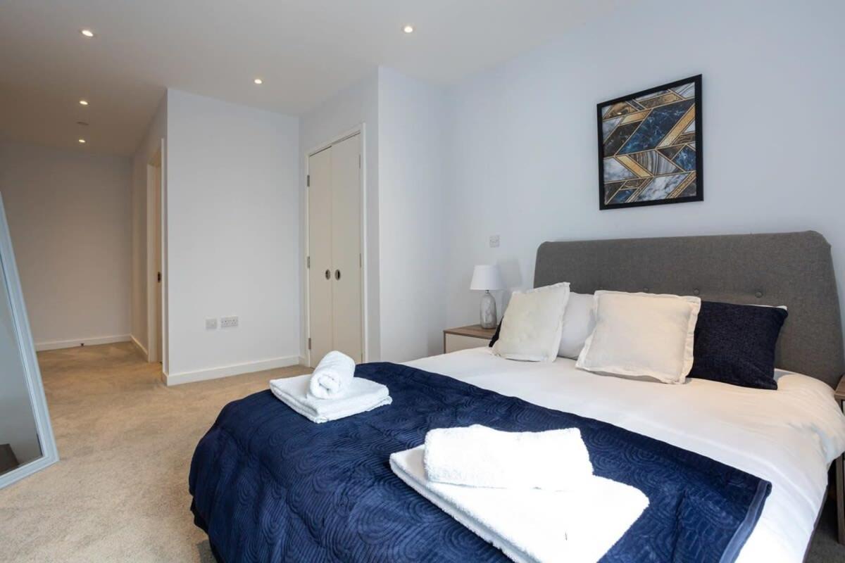 Stunning 2 Bedroom Apartment *