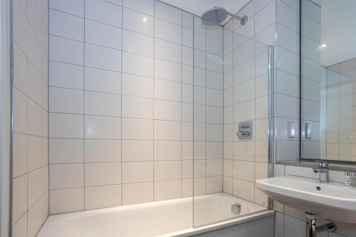 Stunning 2 Bedroom *