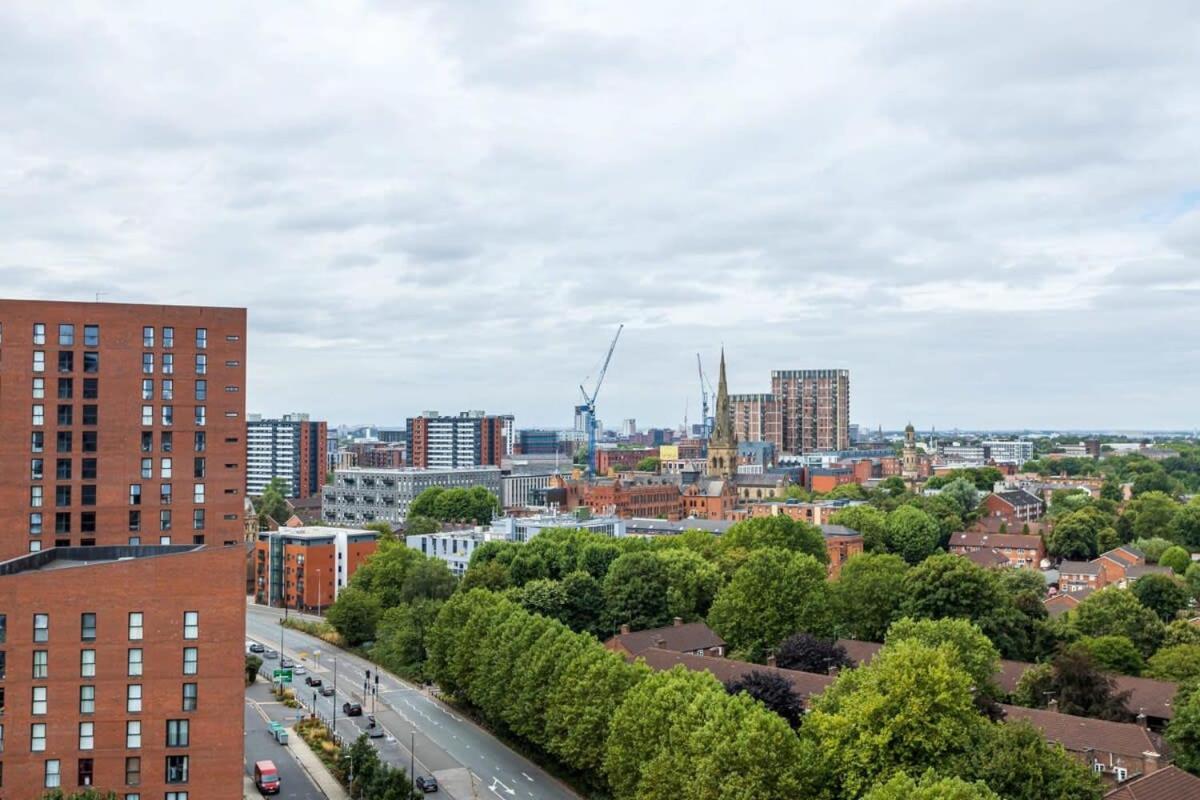 Stunning 2 Bedroom Apartment *