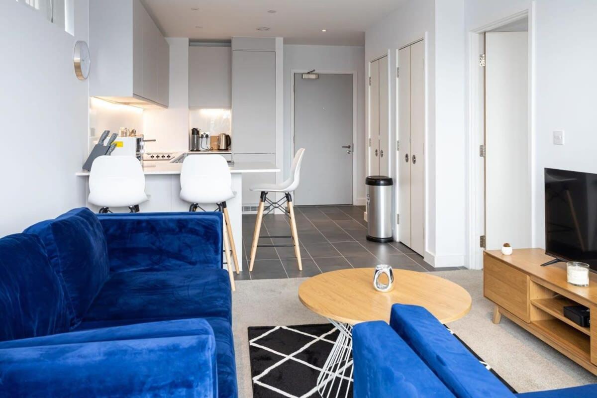 Stunning 2 Bedroom Apartment *