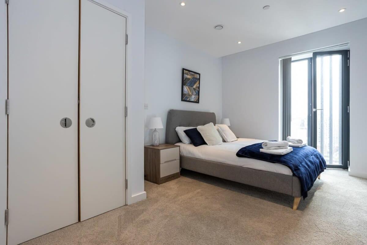 Apartment Stunning 2 Bedroom *