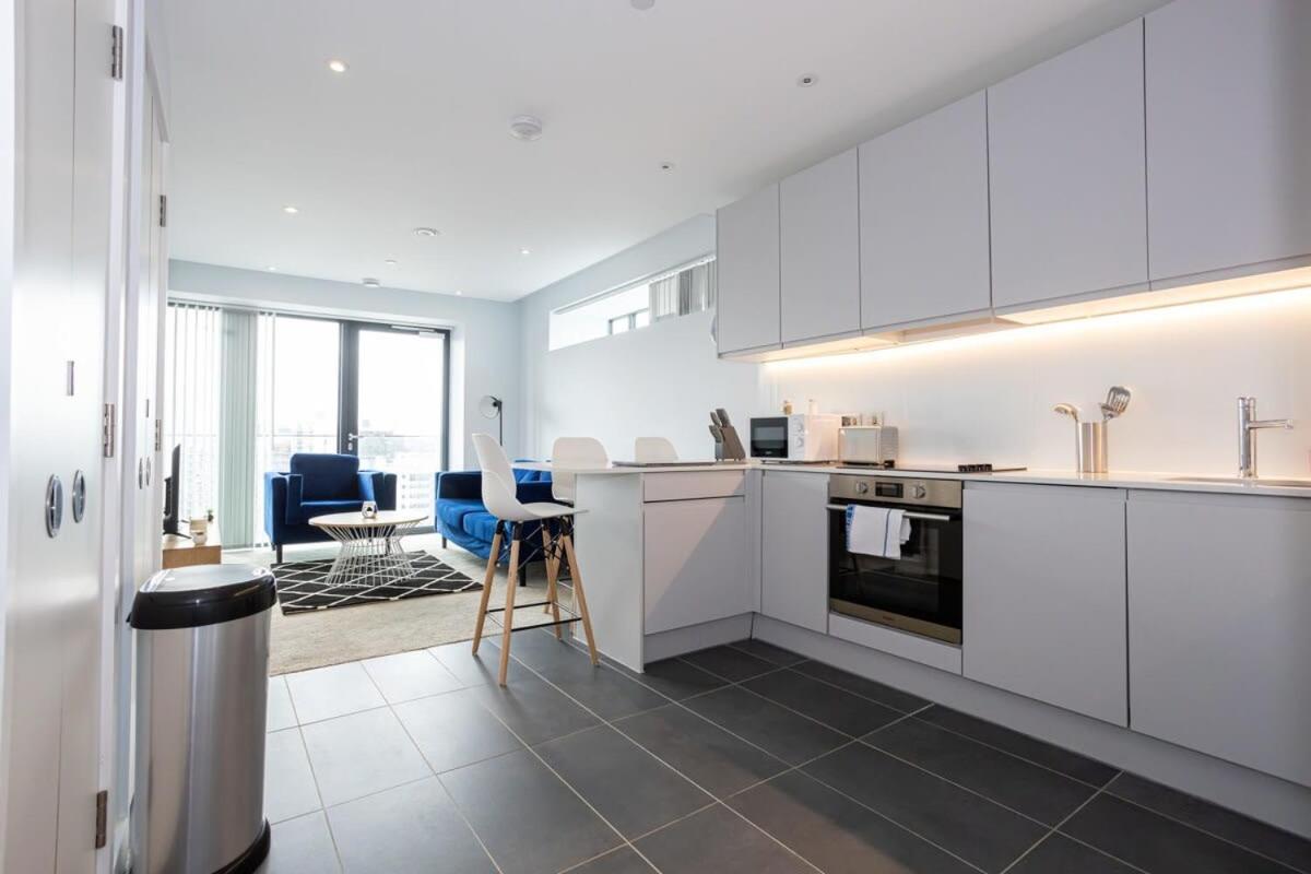 Stunning 2 Bedroom *