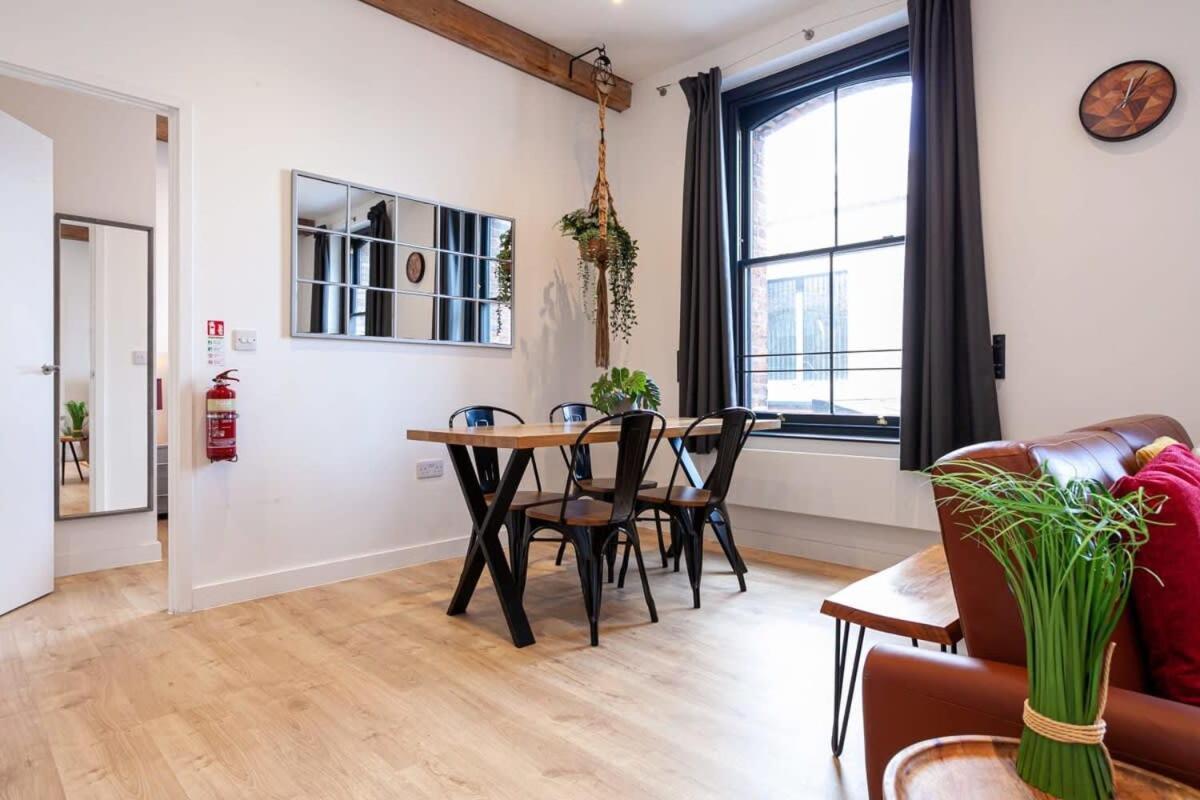 Superb 2bed 2bath 5min Walk To Victoria Station