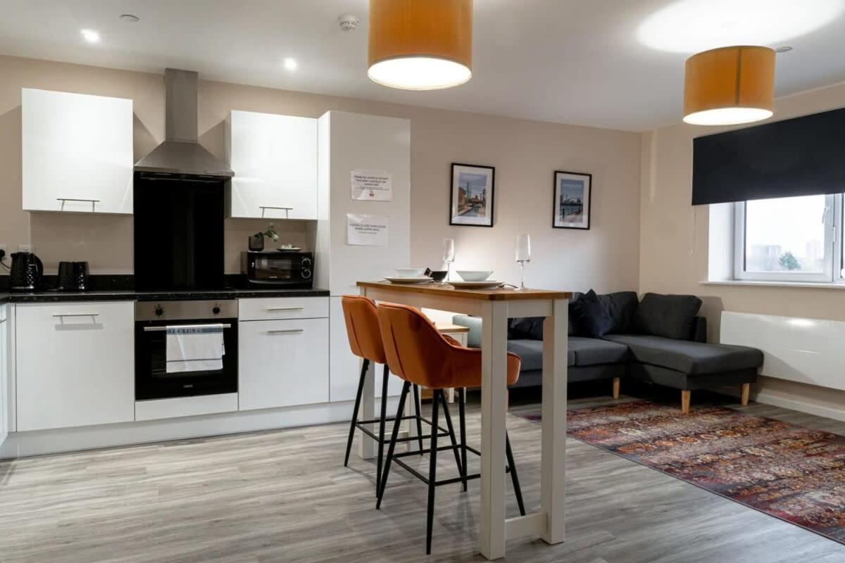 Modern 1 Bedroom In *