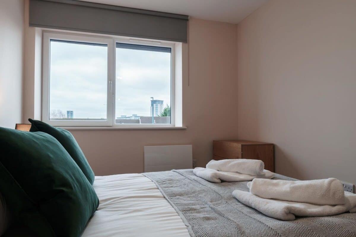Lovely 1 Bed In - Sleeps 2 *