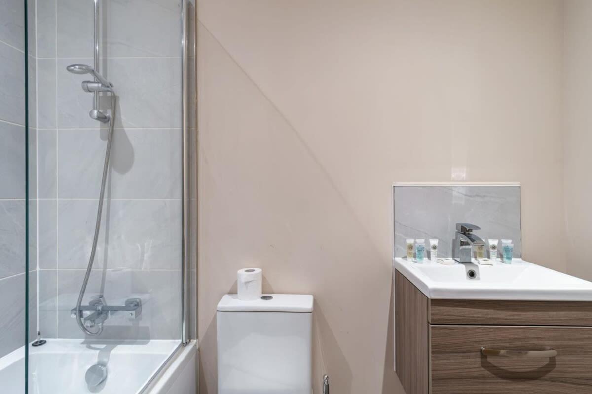 Contemporary 2 Bedroom *
