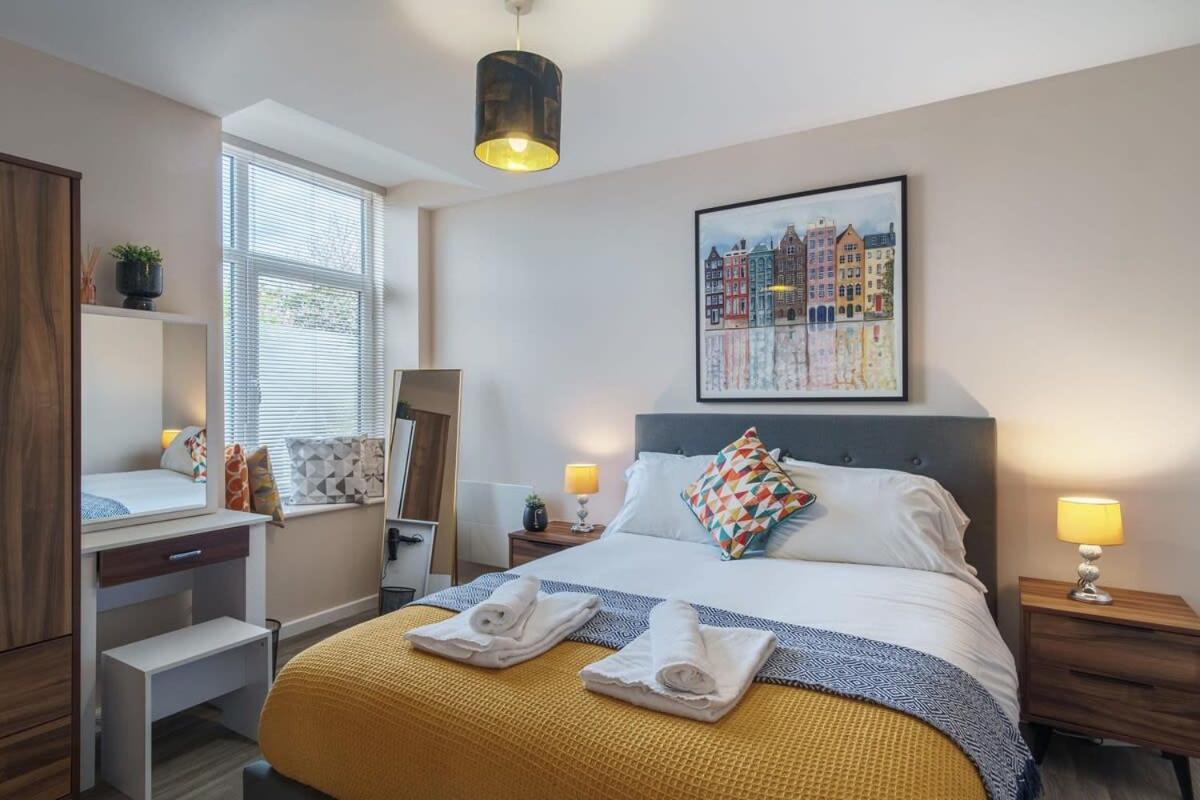 2 Bedroom Modern In Appartement