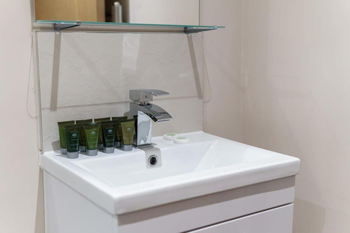 Contemporary 1 Bed Flat - Sleeps 3 Manchester
