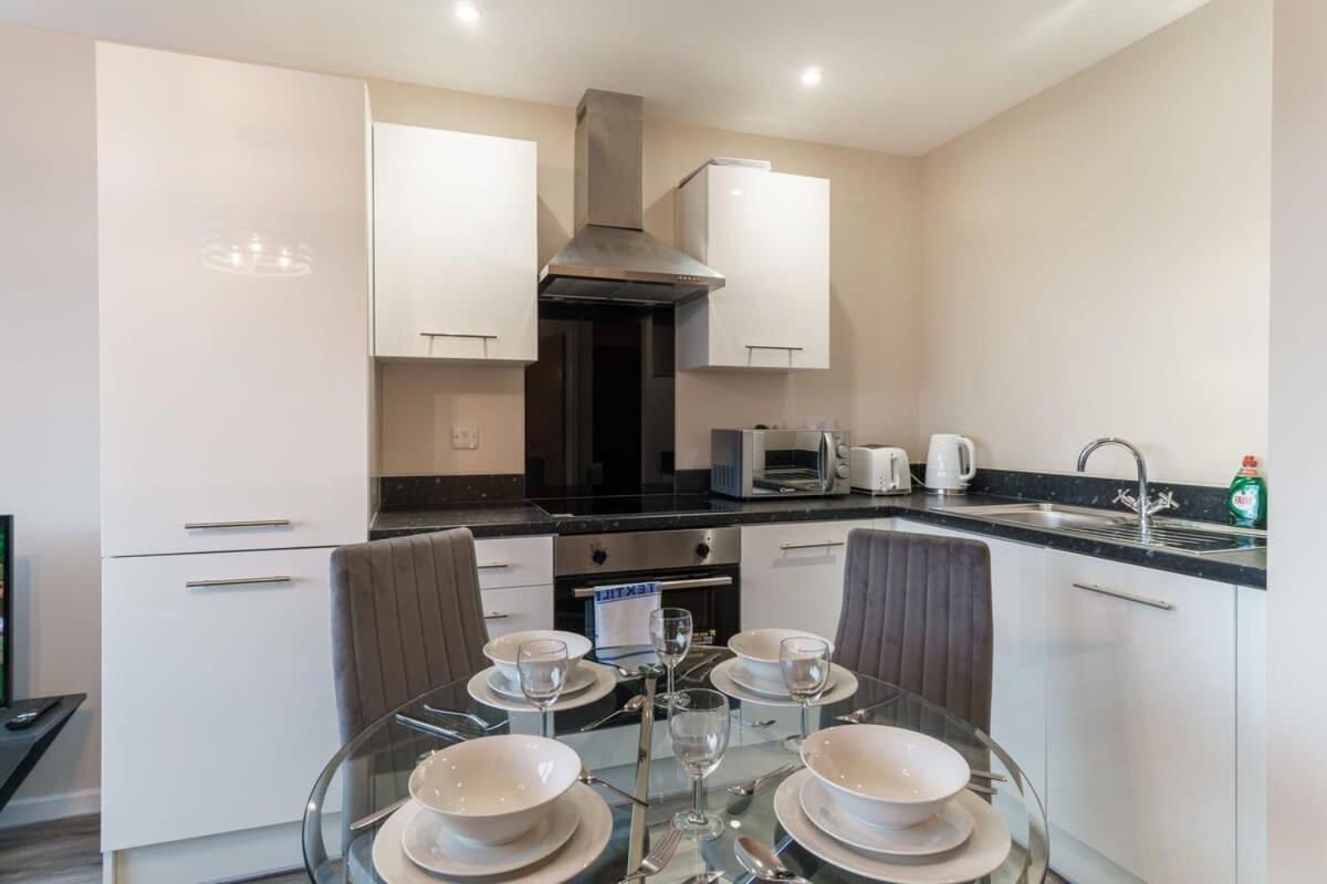 Contemporary 1 Bed Flat - Sleeps 3 *
