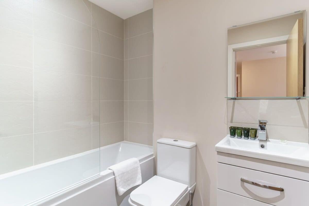 Contemporary 1 Bed Flat - Sleeps 3 Manchester