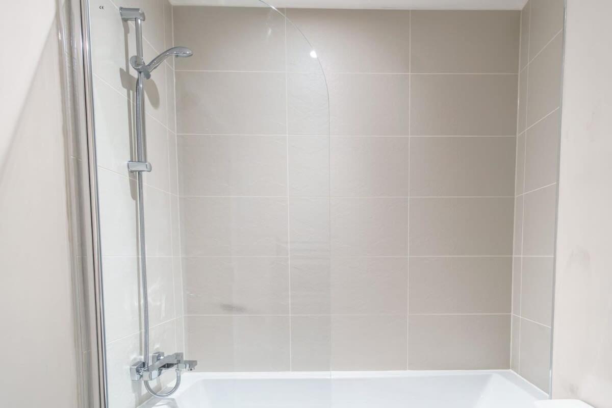 Contemporary 1 Bed Flat - Sleeps 3 Apartment Manchester