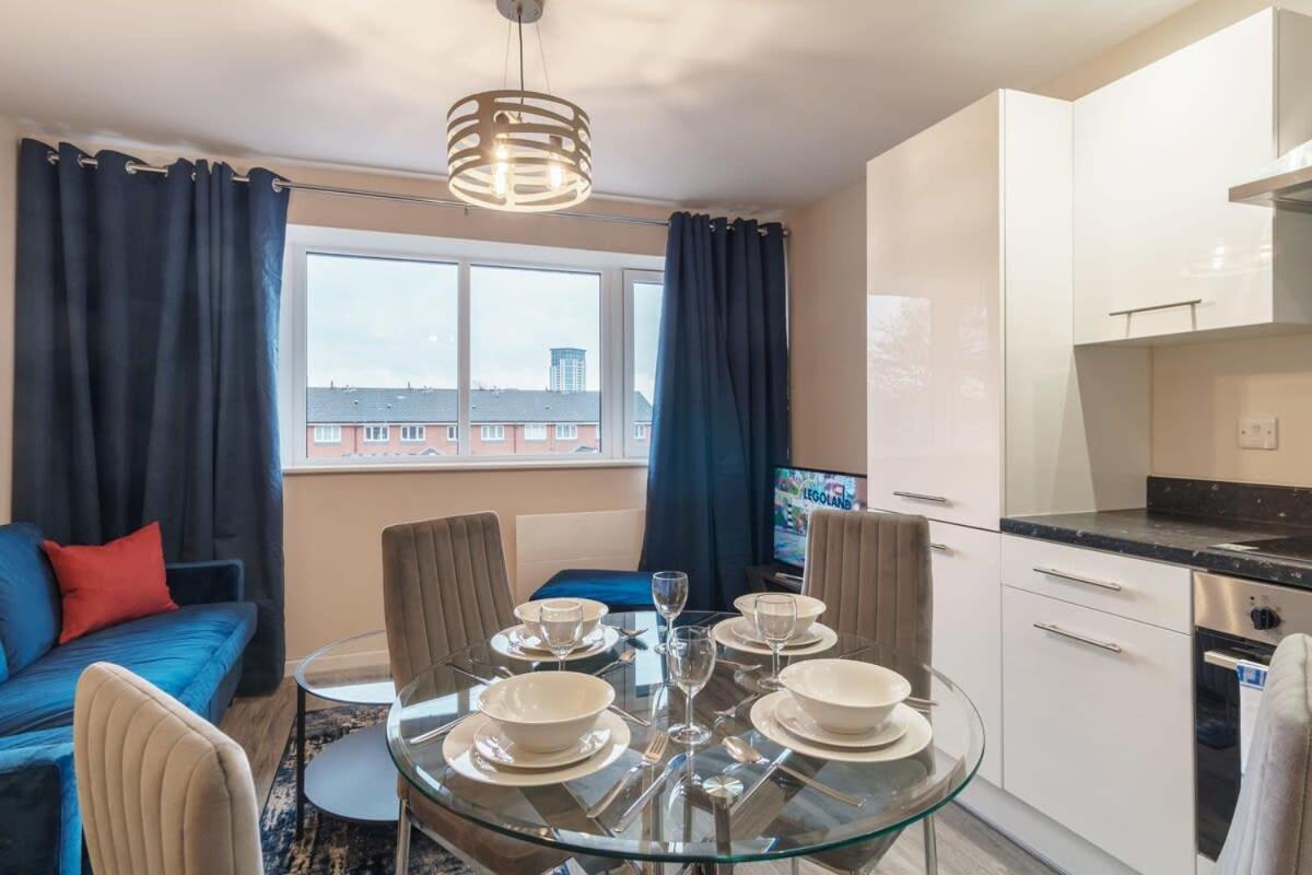 Contemporary 1 Bed Flat - Sleeps 3 * Manchester