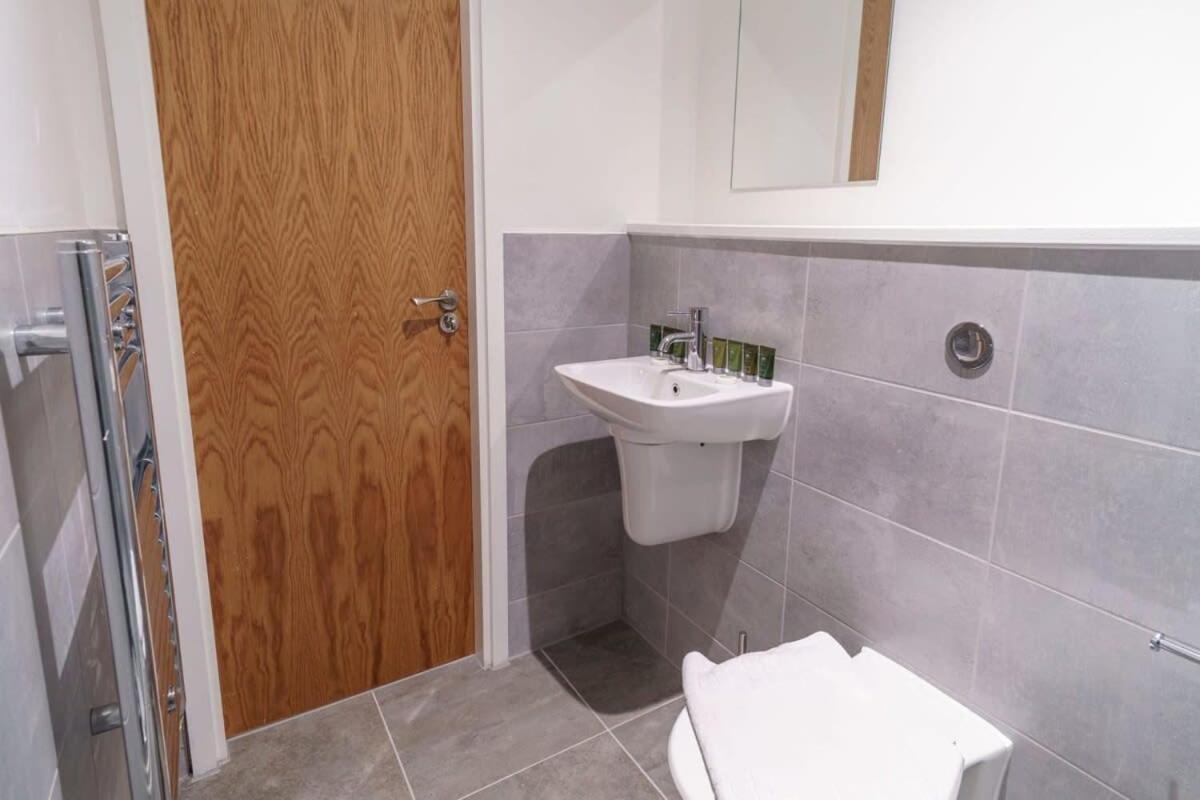 Stunning 2 Bed In Salford With Views Appartement