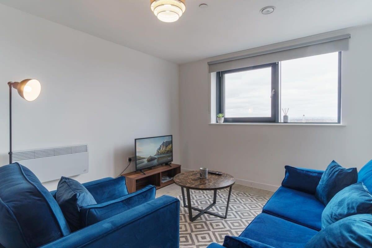 Stunning 2 Bed In Salford With Views *